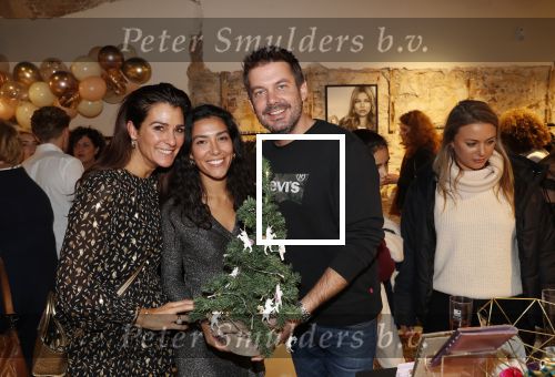 Beverwijk 23 november 2019
Opening winkel van Moise Trustfull in het centrum van Beverwijk.
Haar vader Orlando en moeder Quinty zijn natuurlijk aanwezig. Ruben Nicolai