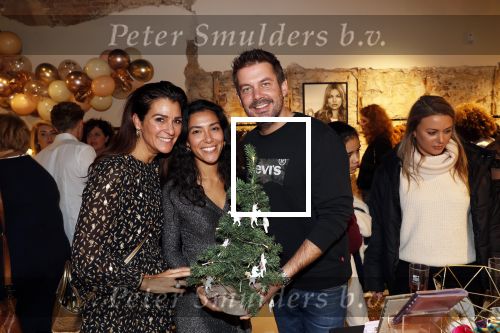 Beverwijk 23 november 2019
Opening winkel van Moise Trustfull in het centrum van Beverwijk.
Haar vader Orlando en moeder Quinty zijn natuurlijk aanwezig. Ruben Nicolai