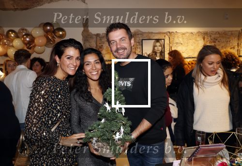 Beverwijk 23 november 2019
Opening winkel van Moise Trustfull in het centrum van Beverwijk.
Haar vader Orlando en moeder Quinty zijn natuurlijk aanwezig. Ruben Nicolai