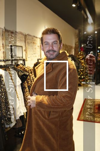 Beverwijk 23 november 2019
Opening winkel van Moise Trustfull in het centrum van Beverwijk.
Haar vader Orlando en moeder Quinty zijn natuurlijk aanwezig. Ruben Nicolai
