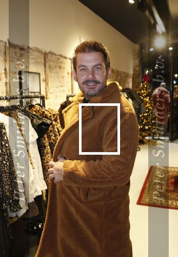 Beverwijk 23 november 2019
Opening winkel van Moise Trustfull in het centrum van Beverwijk.
Haar vader Orlando en moeder Quinty zijn natuurlijk aanwezig. Ruben Nicolai