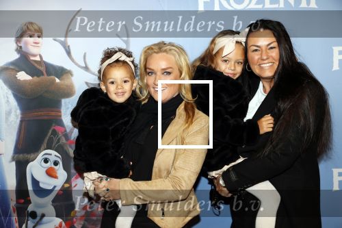 Amsterdam 16 november 2019
Premiere Frozen 2 in Tuschinski. Samatha Steenwijk met partner Daisy en haar nichtjes