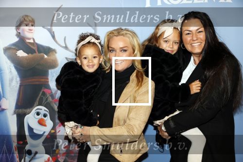Amsterdam 16 november 2019
Premiere Frozen 2 in Tuschinski. Samatha Steenwijk met partner Daisy en haar nichtjes