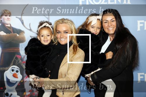 Amsterdam 16 november 2019
Premiere Frozen 2 in Tuschinski. Samatha Steenwijk met partner Daisy en haar nichtjes