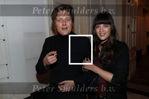 Amsterdam 25 november 2019
Boekpresentatie Victor Mids en Oscar Verpoort ( MINDFUCK) in het Amstel Hotel . Hans Kazan krijgt het eerste exemplaar. Spike met zijn vriendin Bella Hay