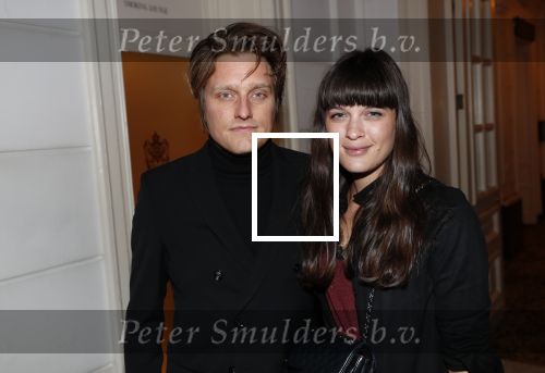 Amsterdam 25 november 2019
Boekpresentatie Victor Mids en Oscar Verpoort ( MINDFUCK) in het Amstel Hotel . Hans Kazan krijgt het eerste exemplaar. Spike met zijn vriendin Bella Hay