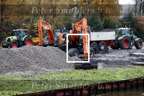 Amsterdam Ouderkerk aan de Amstel 29 november 2019
De staart van de bouw van het huis van Sven Kramer en Naomi v As is begonnen.