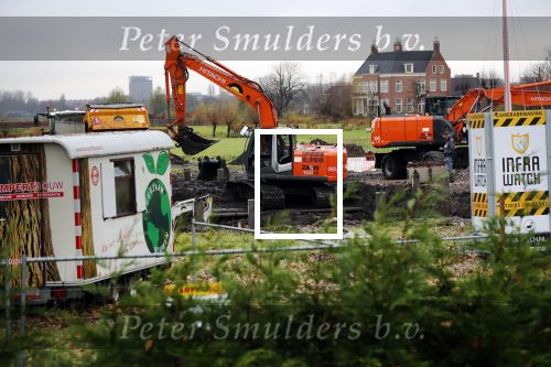 Amsterdam Ouderkerk aan de Amstel 29 november 2019
De staart van de bouw van het huis van Sven Kramer en Naomi v As is begonnen.
