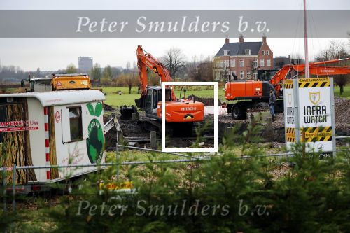 Amsterdam Ouderkerk aan de Amstel 29 november 2019
De staart van de bouw van het huis van Sven Kramer en Naomi v As is begonnen.