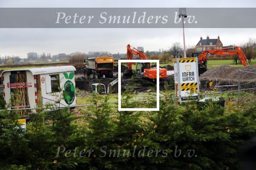Amsterdam Ouderkerk aan de Amstel 29 november 2019
De staart van de bouw van het huis van Sven Kramer en Naomi v As is begonnen.