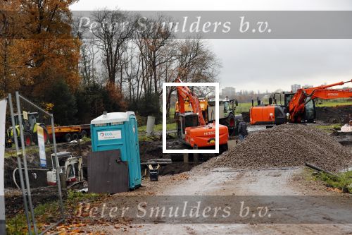 Amsterdam Ouderkerk aan de Amstel 29 november 2019
De staart van de bouw van het huis van Sven Kramer en Naomi v As is begonnen.