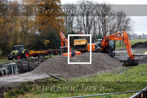 Amsterdam Ouderkerk aan de Amstel 29 november 2019
De staart van de bouw van het huis van Sven Kramer en Naomi v As is begonnen.