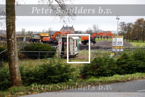 Amsterdam Ouderkerk aan de Amstel 29 november 2019
De staart van de bouw van het huis van Sven Kramer en Naomi v As is begonnen.
