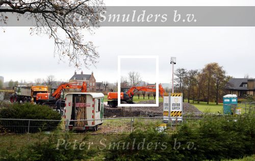 Amsterdam Ouderkerk aan de Amstel 29 november 2019
De staart van de bouw van het huis van Sven Kramer en Naomi v As is begonnen.