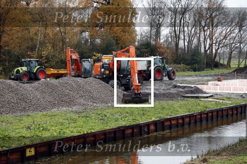 Amsterdam Ouderkerk aan de Amstel 29 november 2019
De staart van de bouw van het huis van Sven Kramer en Naomi v As is begonnen.