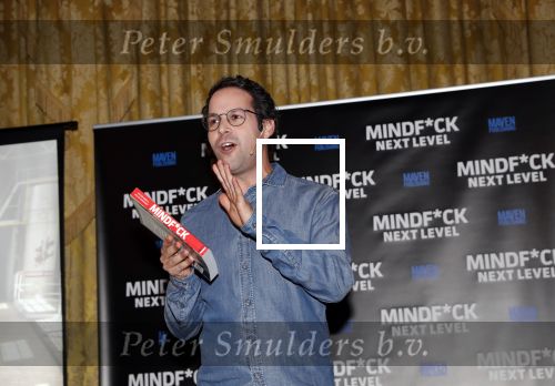 Amsterdam 25 november 2019
Boekpresentatie Victor Mids en Oscar Verpoort ( MINDFUCK) in het Amstel Hotel . Hans Kazan krijgt het eerdste exemplaar.
