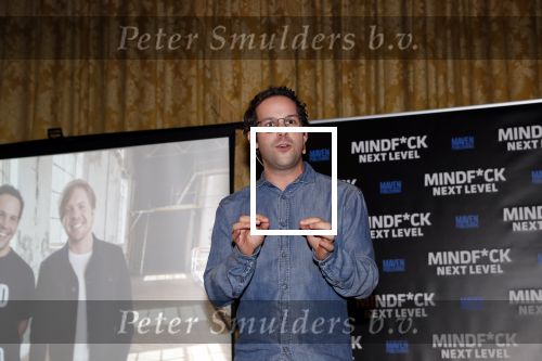 Amsterdam 25 november 2019
Boekpresentatie Victor Mids en Oscar Verpoort ( MINDFUCK) in het Amstel Hotel . Hans Kazan krijgt het eerdste exemplaar.