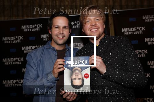 Amsterdam 25 november 2019
Boekpresentatie Victor Mids en Oscar Verpoort ( MINDFUCK) in het Amstel Hotel . Hans Kazan krijgt het eerdste exemplaar.