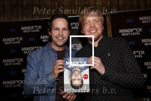 Amsterdam 25 november 2019
Boekpresentatie Victor Mids en Oscar Verpoort ( MINDFUCK) in het Amstel Hotel . Hans Kazan krijgt het eerdste exemplaar.