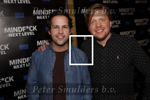 Amsterdam 25 november 2019
Boekpresentatie Victor Mids en Oscar Verpoort ( MINDFUCK) in het Amstel Hotel . Hans Kazan krijgt het eerdste exemplaar.