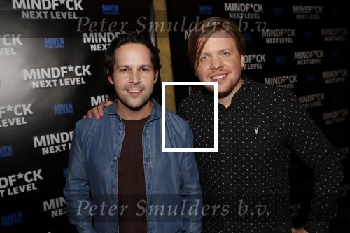 Amsterdam 25 november 2019
Boekpresentatie Victor Mids en Oscar Verpoort ( MINDFUCK) in het Amstel Hotel . Hans Kazan krijgt het eerdste exemplaar.
