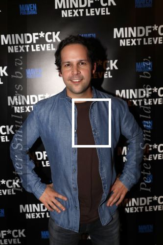 Amsterdam 25 november 2019
Boekpresentatie Victor Mids en Oscar Verpoort ( MINDFUCK) in het Amstel Hotel . Hans Kazan krijgt het eerdste exemplaar.