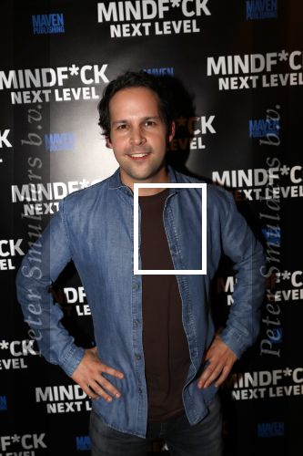 Amsterdam 25 november 2019
Boekpresentatie Victor Mids en Oscar Verpoort ( MINDFUCK) in het Amstel Hotel . Hans Kazan krijgt het eerdste exemplaar.
