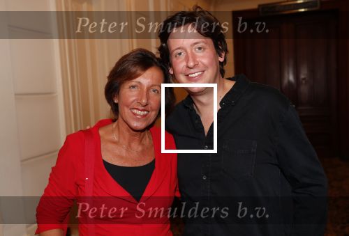 Amsterdam 25 november 2019
Boekpresentatie Victor Mis en Oscar Verport ( MINDFUCK) in het Amstel Hotel . Hans Kazan krijgt het eerste exemplaar. Wendy Kazan met haar zoon Steven
