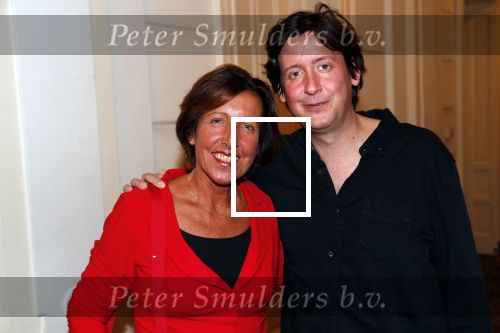 Amsterdam 25 november 2019
Boekpresentatie Victor Mis en Oscar Verport ( MINDFUCK) in het Amstel Hotel . Hans Kazan krijgt het eerste exemplaar. Wendy Kazan met haar zoon Steven