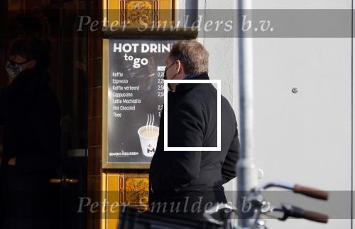 Amsterdam 25 november 2020
Albert Verlinde doet boodschappen met mondkapje