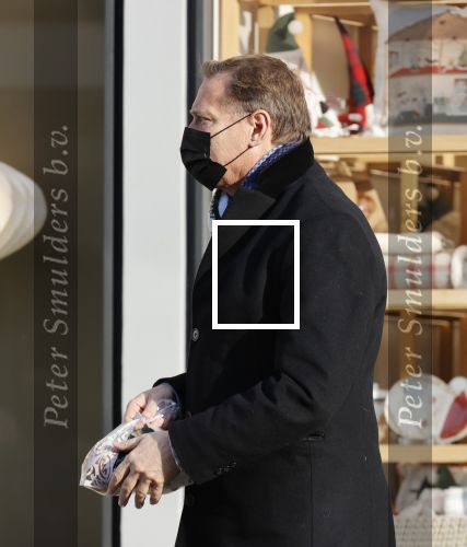Amsterdam 25 november 2020
Albert Verlinde doet boodschappen met mondkapje