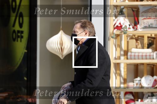 Amsterdam 25 november 2020
Albert Verlinde doet boodschappen met mondkapje