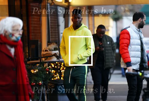 Amsterdam 10 december 2020
Andre Onana met vrienden op de cornelis schuytstraat