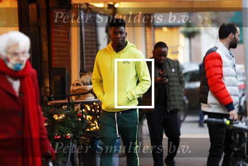 Amsterdam 10 december 2020
Andre Onana met vrienden op de cornelis schuytstraat