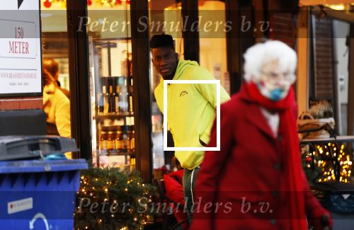 Amsterdam 10 december 2020
Andre Onana met vrienden op de cornelis schuytstraat