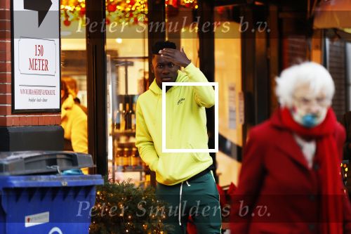 Amsterdam 10 december 2020
Andre Onana met vrienden op de cornelis schuytstraat