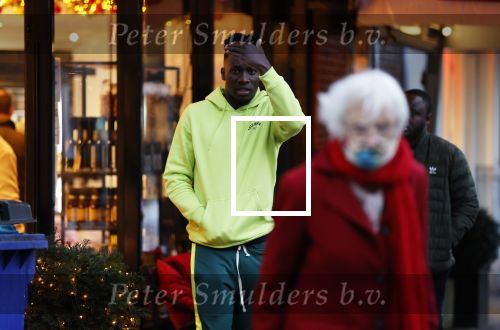 Amsterdam 10 december 2020
Andre Onana met vrienden op de cornelis schuytstraat