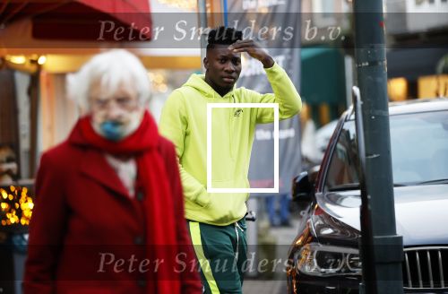 Amsterdam 10 december 2020
Andre Onana met vrienden op de cornelis schuytstraat