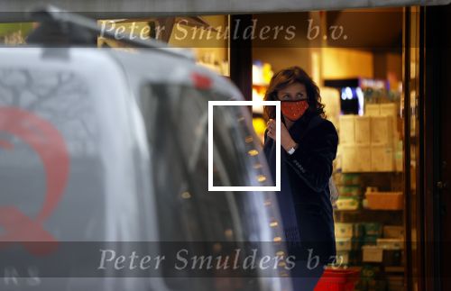 Amsterdam 17 december 2020
Astrid Joosten doet boodschappen met mondkapje
