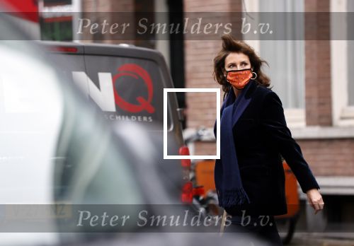 Amsterdam 17 december 2020
Astrid Joosten doet boodschappen met mondkapje
