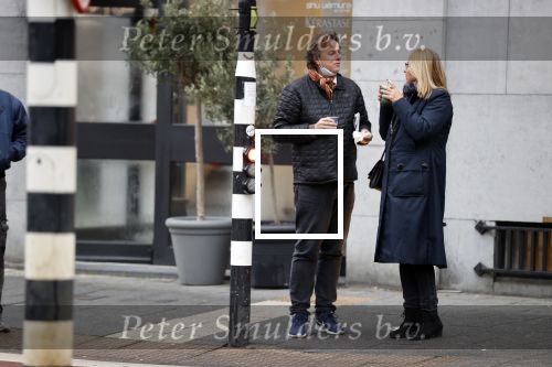 Amsterdam 9 december 2020
Bert Koenders met (een) vriendin op straat in Amsterdam zuid