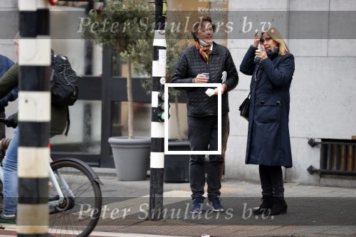 Amsterdam 9 december 2020
Bert Koenders met (een) vriendin op straat in Amsterdam zuid
