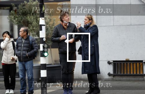 Amsterdam 9 december 2020
Bert Koenders met (een) vriendin op straat in Amsterdam zuid