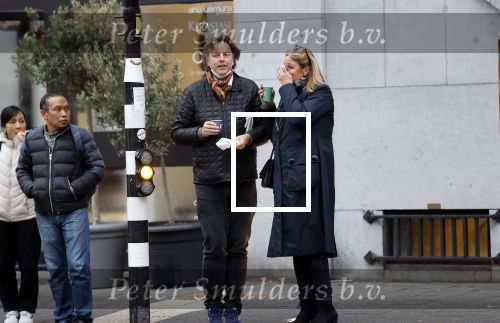 Amsterdam 9 december 2020
Bert Koenders met (een) vriendin op straat in Amsterdam zuid
