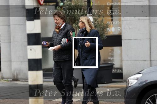 Amsterdam 9 december 2020
Bert Koenders met (een) vriendin op straat in Amsterdam zuid
