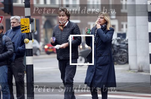 Amsterdam 9 december 2020
Bert Koenders met (een) vriendin op straat in Amsterdam zuid