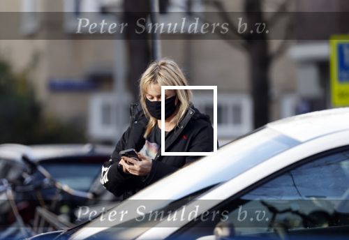 Amsterdam 17 december 2020
Bridget Maasland haalt koffie to go en parkeert haar auto op een parkeerplaats voor gehandicapten.