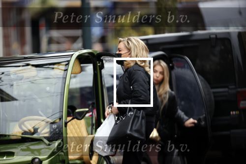 Amsterdam 27 november 2020
Connie Witteman doet boodschappen met een mondkapje
