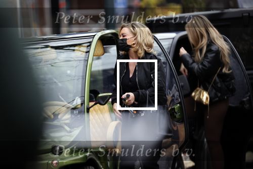 Amsterdam 27 november 2020
Connie Witteman doet boodschappen met een mondkapje