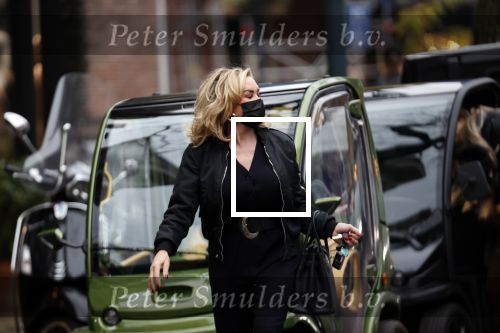 Amsterdam 27 november 2020
Connie Witteman doet boodschappen met een mondkapje